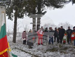 Заместник-кметът Добрин Добрев и разградските мотористи и тази година минаха по следите на паметта в Деня на Разград 