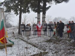 Заместник-кметът Добрин Добрев и разградските мотористи и тази година минаха по следите на паметта в Деня на Разград 