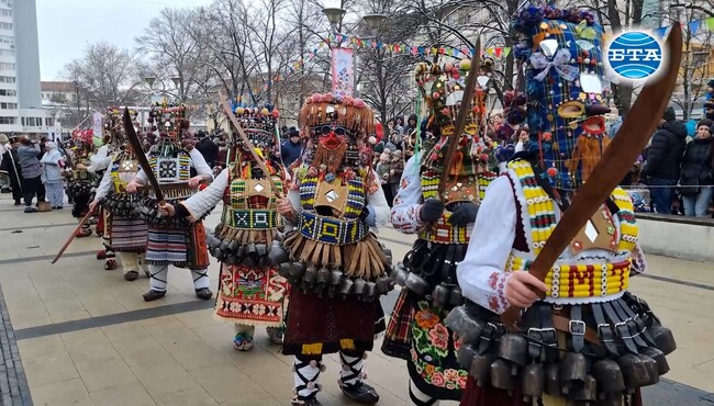 Голям брой участници и зрители събра вторият ден на фестивала "Сурва" в Перник
