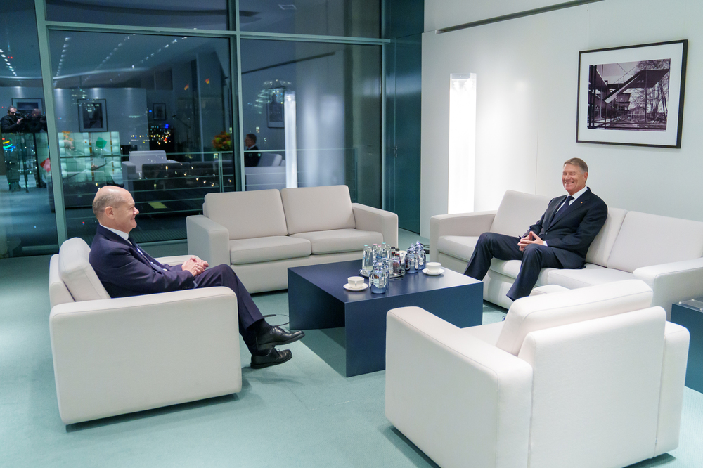 Олаф Шолц е информирал румънския президент Клаус Йоханис за разговора си с Владимир Путин