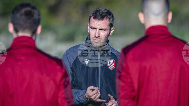 Втородивизионният Фратрия (Варна) се раздели с директора на школата Васил Петров