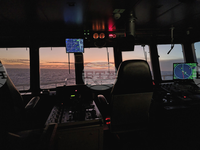 Ден 33 - вечер - Антарктида - „Св. св. Кирил и Методий“ заобиколи нос Сао Томе край Рио де Жанейро и „легна“ на директен курс към Мар дел Плата