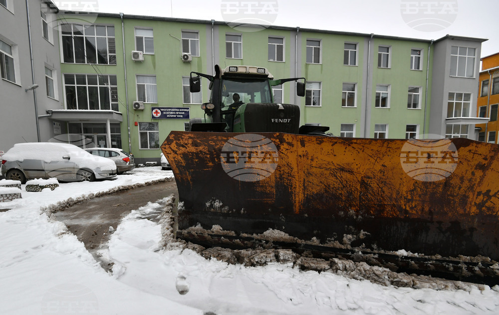 Исперих - зима - снегопочистване - благотворителност