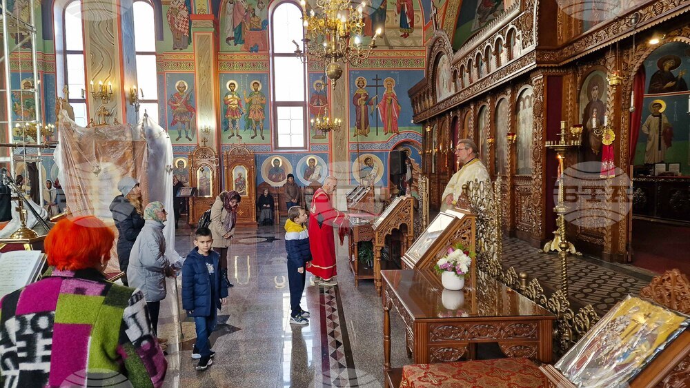 Шумен - литургия и проповед - отец Андрей