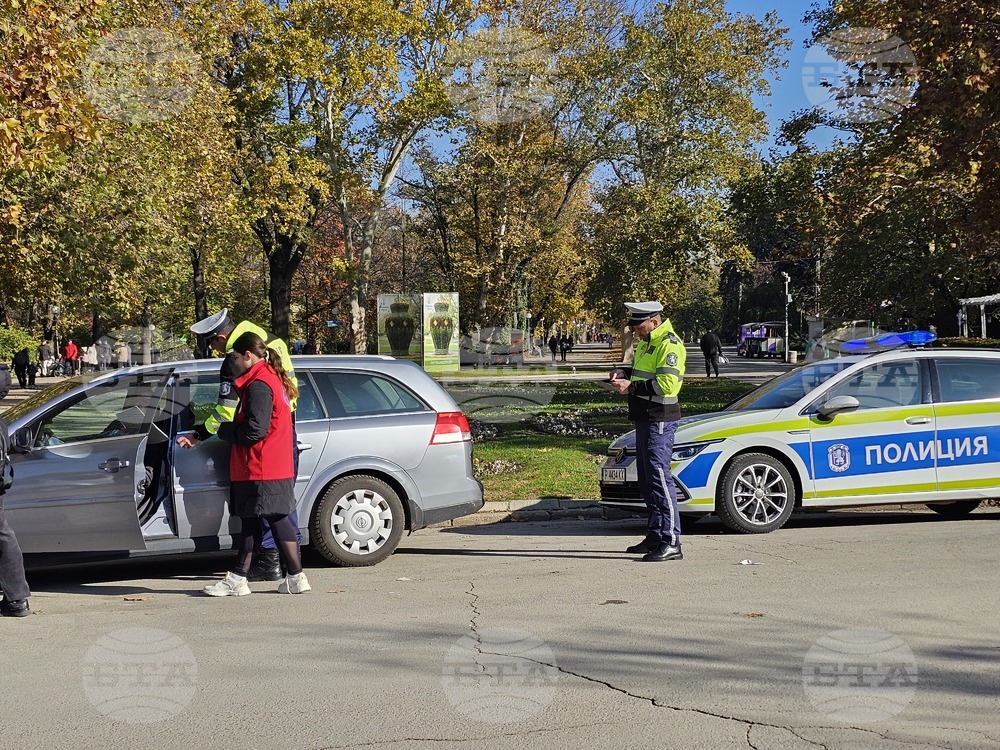Полицаи и червенокръстци припомниха мерките за безопасност в Световния ден за възпоменание на жертвите от произшествия на пътя в Русе