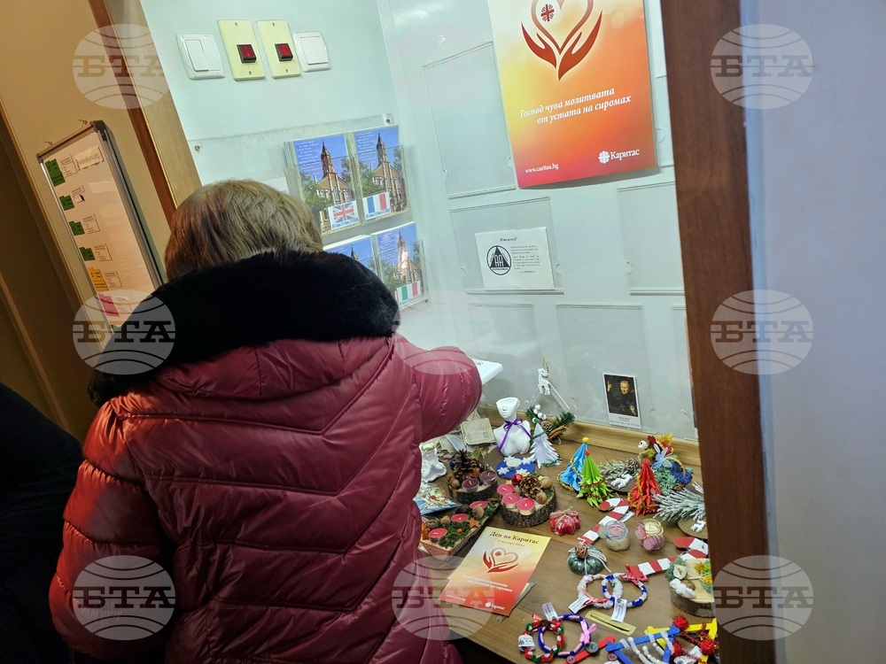Благотворителен базар с посланието „Господ чува молитвата от устата на сиромах“ се проведе в Русе