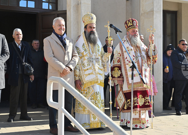 Монтана - Света литургия - патриарх Даниил