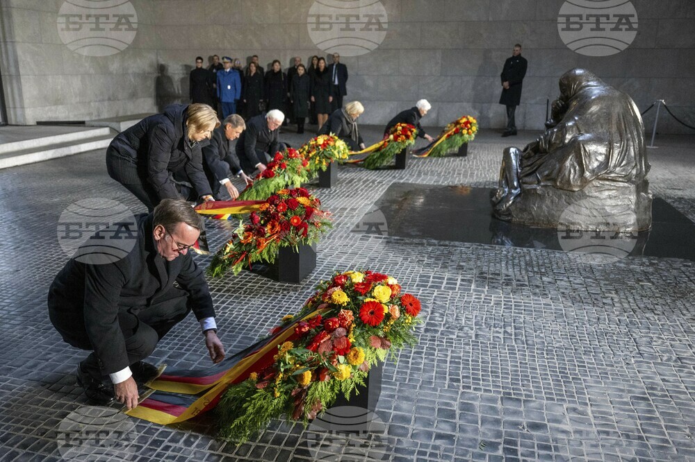 Румънският президент Клаус Йоханис участва в Берлин в церемония по повод Деня в памет на жертвите на войната и диктатурата
