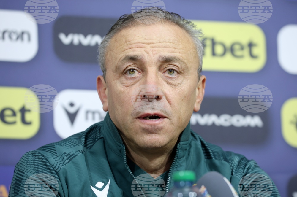 Национален стадион „Васил Левски" - национален отбор по футбол - пресконференция  - Илиан Илиев