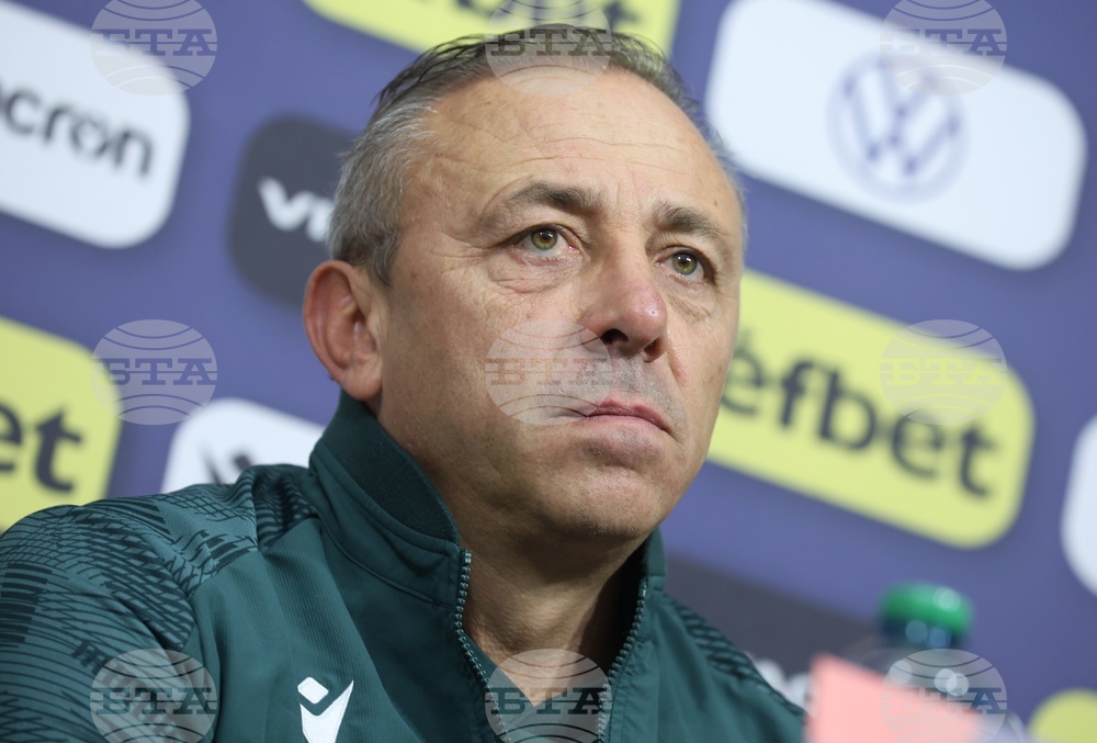 Национален стадион „Васил Левски" - национален отбор по футбол - пресконференция  - Илиан Илиев