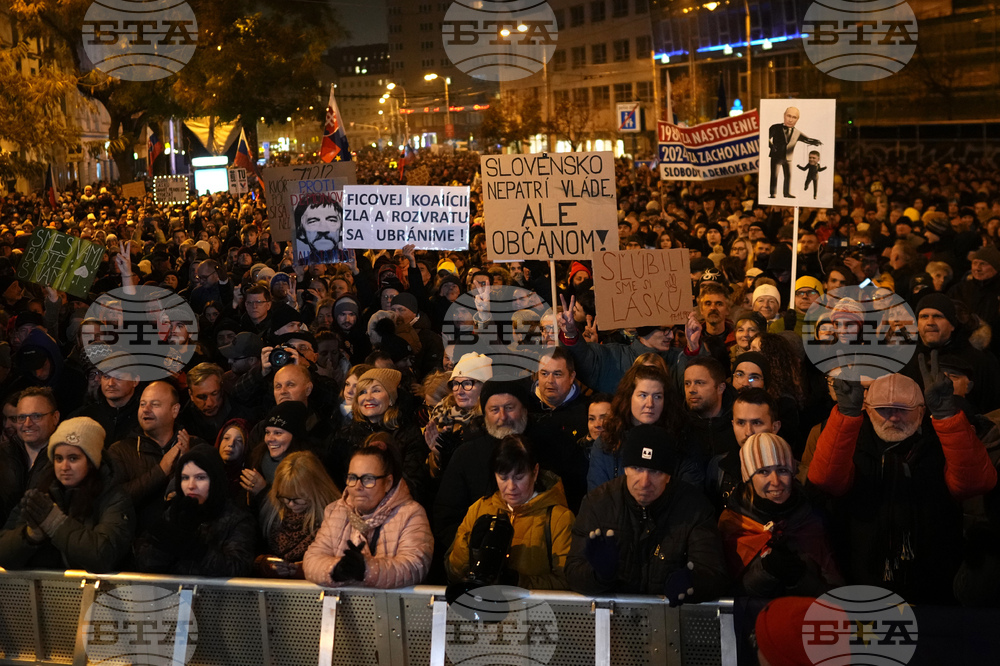 Хиляди протестираха в Словакия срещу правителството на Роберт Фицо