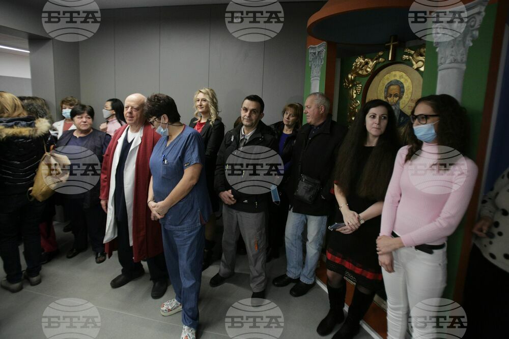 Работещи в болница „Св. Иван Рилски“ настояват директорът да си оттегли оставката