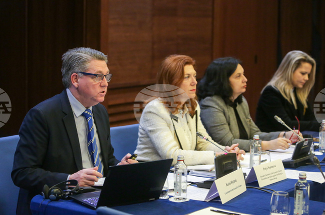 Кръгла маса - борба с трафика на хора