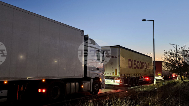 Интензивен е трафикът на граничните пунктове "Лесово" и "Капитан Андреево" тази сутрин на изход за товарни автомобили