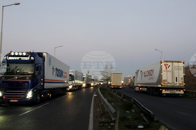 Близо 1,3 тона наркотици са разкрити при операции на граничните пунктове на Турция с България, Иран и Азербайджан