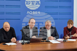 Национален пресклуб на БТА Ловеч - училище - спортната зала - проект - пресконференция