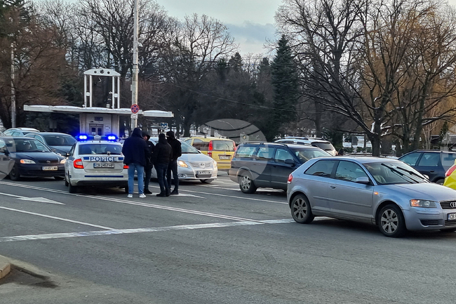 Двама души са задържани на Орлов мост в София