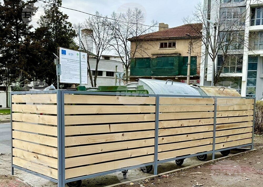 В Ямбол пробно монтират прегради, скриващи контейнерите за смет