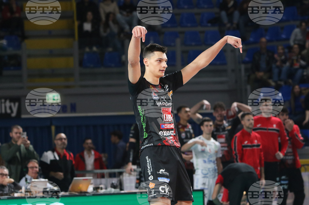 Чивитанова с Александър Николов се наложи над бразилския Прая на Световното клубно първенство по волейбол