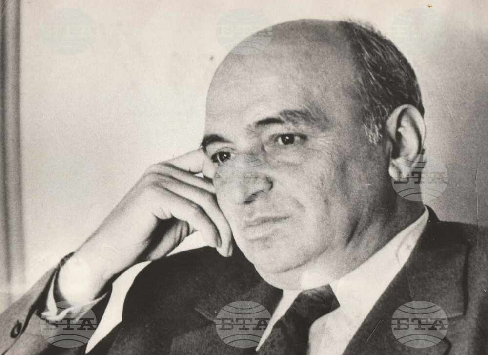 Паметна вечер по случай 110 години от рождението на големия български писател и кинодраматург Павел Вежинов ще припомни творческия му път