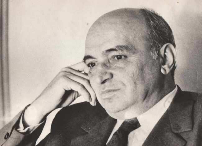 Паметна вечер по случай 110 години от рождението на големия български писател и кинодраматург Павел Вежинов ще припомни творческия му път