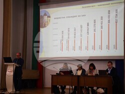 Председателят на БАН акад. Юлиан Ревалски представи отчет за управлението си през двата мандата. Снимка: БАН