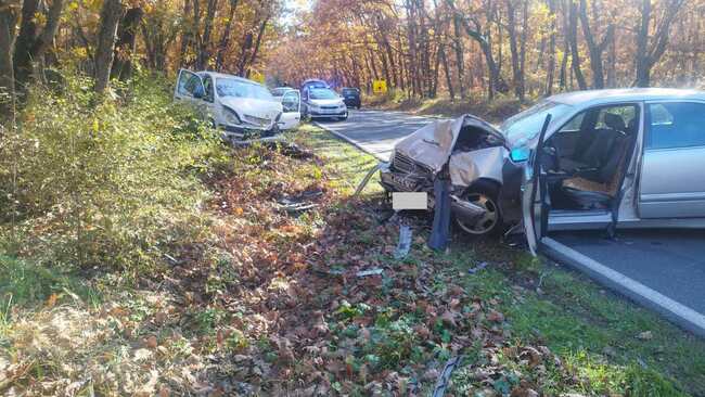 Жена и трима мъже са откарани в болница след катастрофа близо до Приморско
