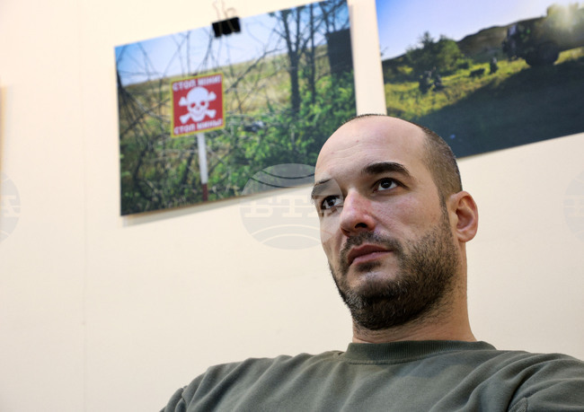 Фотоизложба във Варна показва как продължава животът в Украйна по време на войната