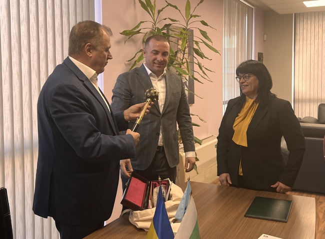 Община Каварна: Кметът на община Каварна посрещна делегация от град Южен, Украйна