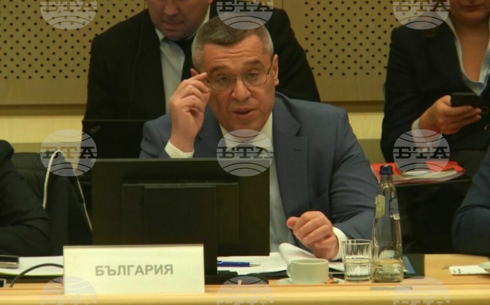 Agriculture Minister Asks EC for Protective Measures against Honey Import from Ukraine to Bulgaria