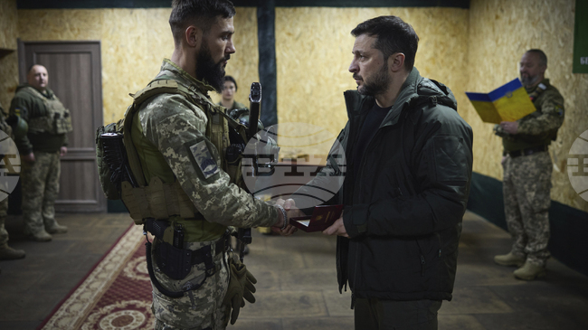 Украинският президент Зеленски посети фронтовата линия в Харковска област; каза, че за Русия се бият наемници от Азия и Африка