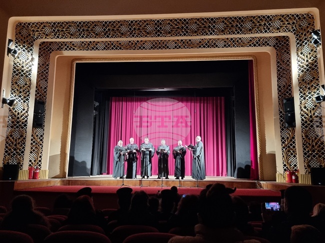 Концерт за празника Въведение Богородично се състоя тази вечер в Брезник