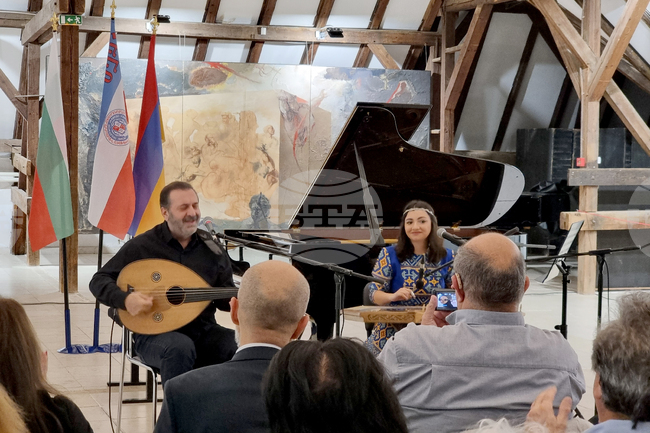 Варна - Етери Ховханисян и Хайг Язджиян - концерт