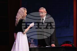 Бургас - театър - „Гнездото на гарвана” - премиера