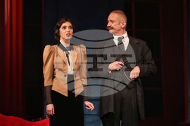 Бургас - театър - „Гнездото на гарвана” - премиера