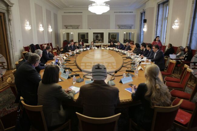 Парламент - Комисия по бюджет и финанси 