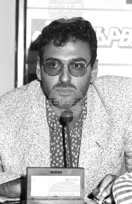 Любен Дилов - син, писател, журналист, сценарист, политик