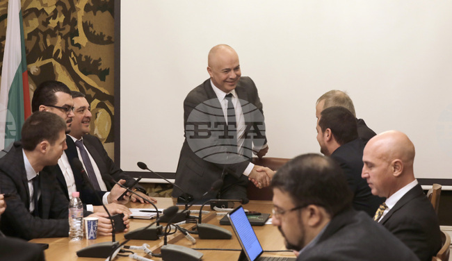 Парламент - Комисия по транспорт и съобщения