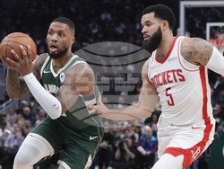Rockets Bucks Basketball