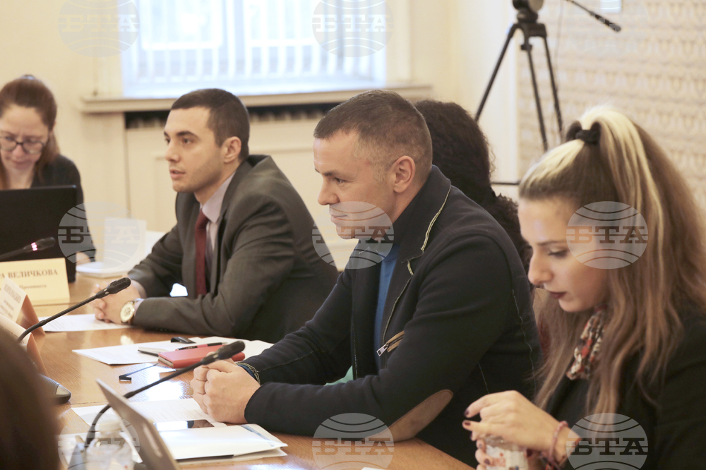 Парламент - Продължаваме Промяната - кръгла маса