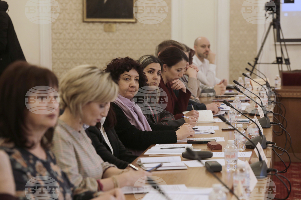 Парламент - Продължаваме Промяната - кръгла маса