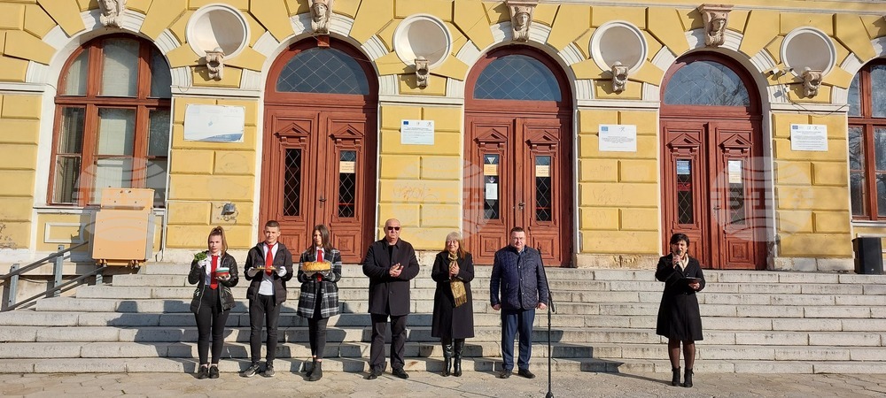 Първа копка за модернизацията и ремонта на Професионалната държавна търговска гимназия „Димитър Хадживасилев“ беше направена в Свищов