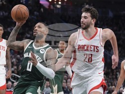 Rockets Bucks Basketball