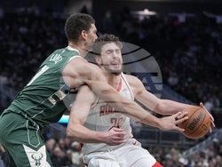 Rockets Bucks Basketball