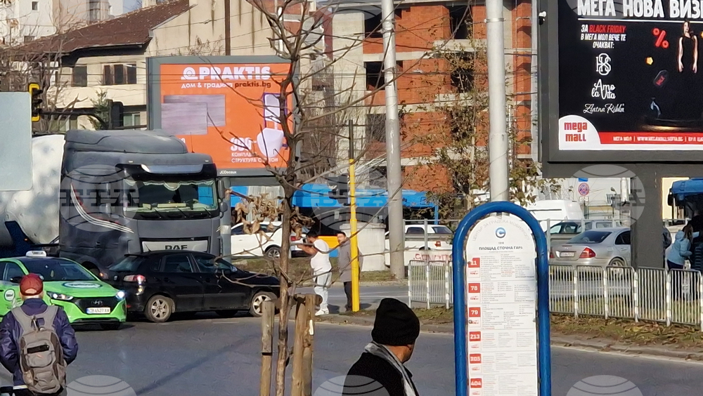 Катастрофа затруднява движението на кръговото кръстовище на Сточна гара в София
