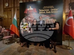 Иван Донев, ревю, Анкара