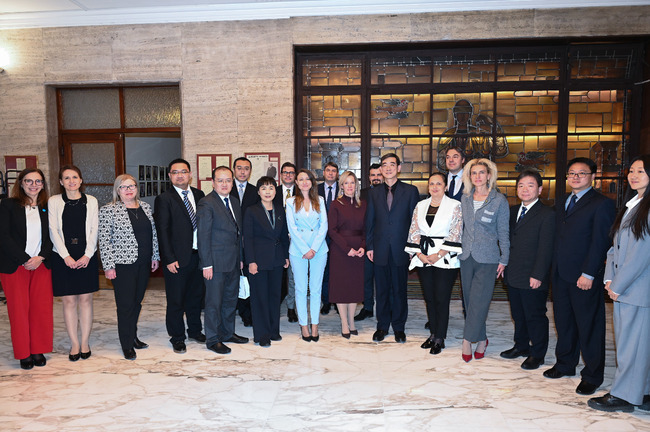 Justice Minister, Chinese Parliamentary Delegation Discuss Child Protection