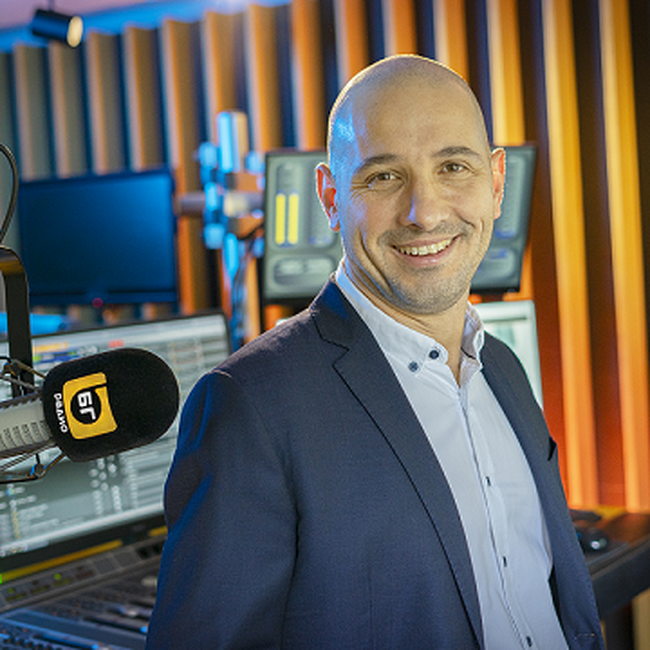 Радиожурналистът Симеон Колев гостува в Ловеч с книги за мъжа и родителството