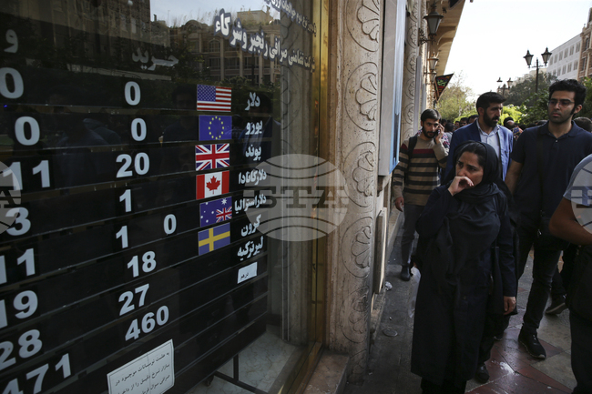 Иранската национална валута достигна историческо дъно спрямо щатския долар