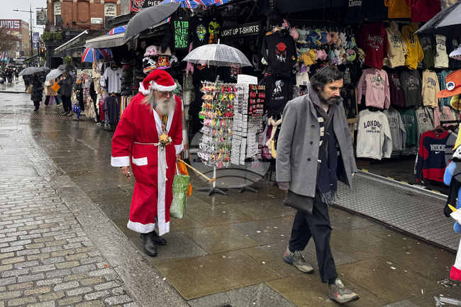 В Обединеното кралство търговците на дребно отчитат увеличение на клиентите около Коледа, съобщи анализаторска компания